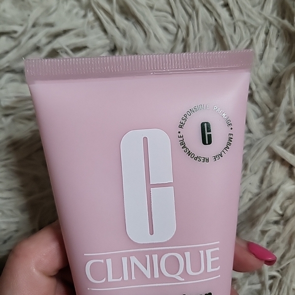Clinique Cleanser All About Clean Rinse Off Foaming Cleaner New 5 fl oz / 150mL - Picture 6 of 7